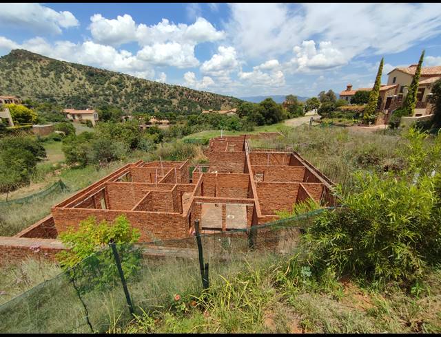 4 BEDROOM HOUSE FOR SALE IN ESTATE D' AFRIQUE